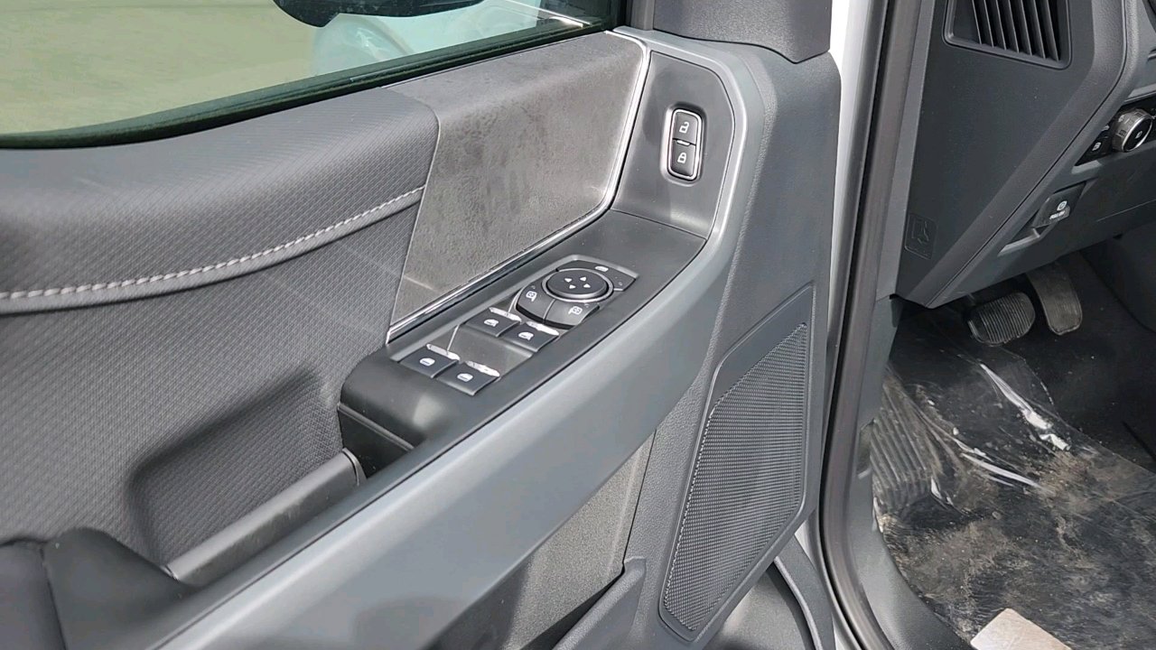 2025 Ford F-150 XLT photo 13