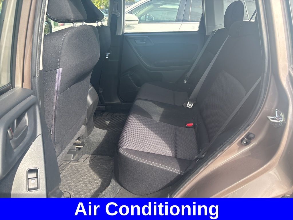2014 Subaru Forester 2.5i photo 9
