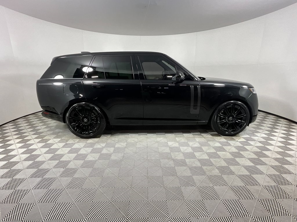 2023 Land Rover Range Rover SE photo 4