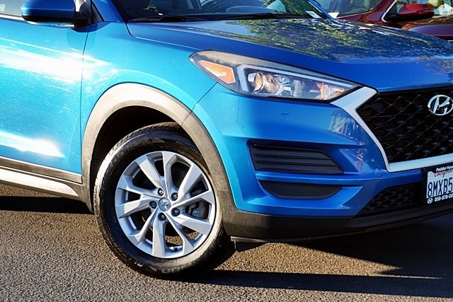 Used 2020 Blue Hyundai SE image 3