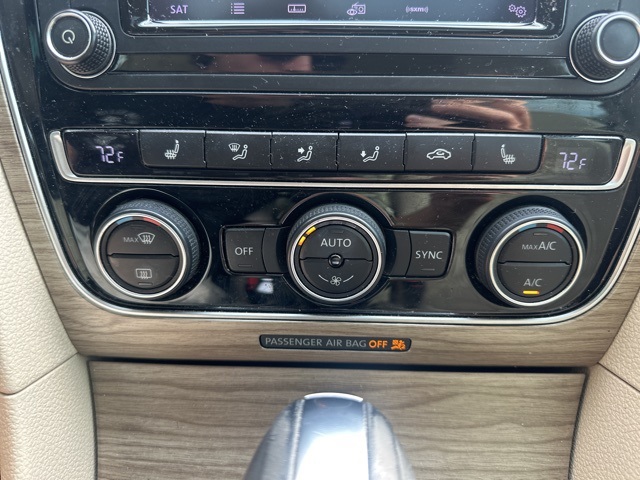 2018 Volkswagen Passat 2.0T SEL Premium photo 12