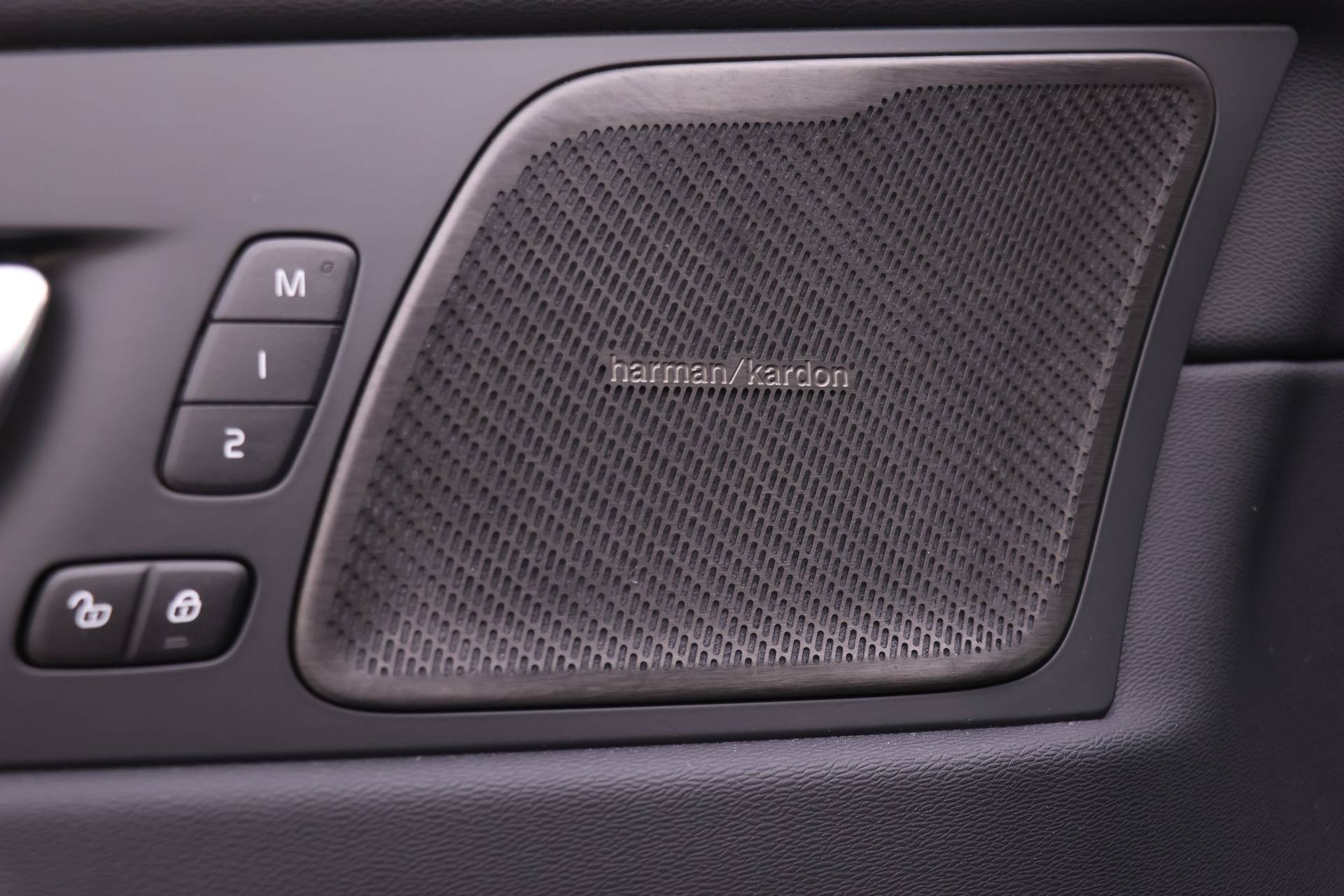2023 Volvo XC60 B5 Plus photo 19