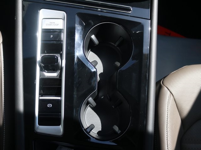 2025 Volkswagen Atlas SEL photo 17