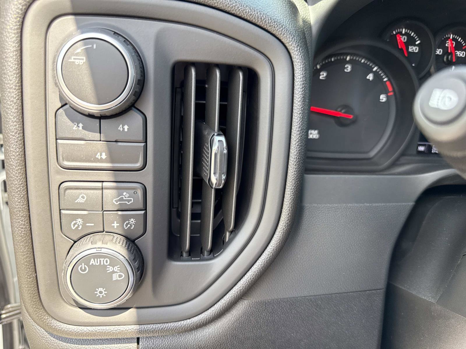 2025 Chevrolet Silverado 2500HD photo 25