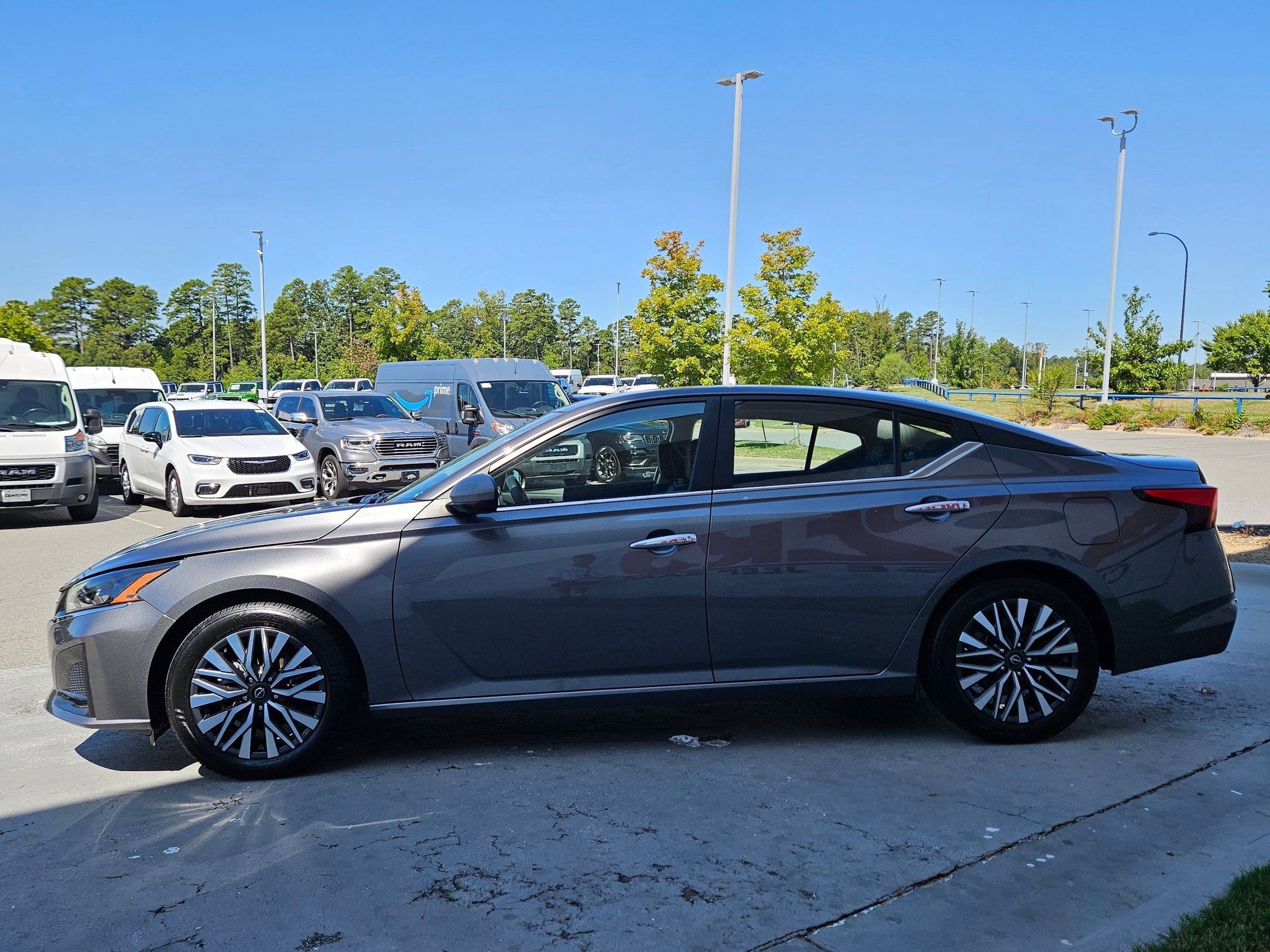 2024 Nissan Altima 2.5 SV photo 4
