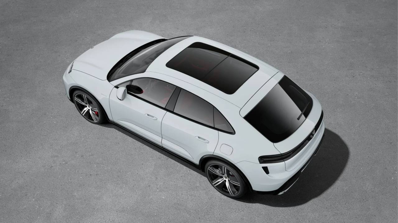 2025 Porsche Macan Electric Turbo photo 4