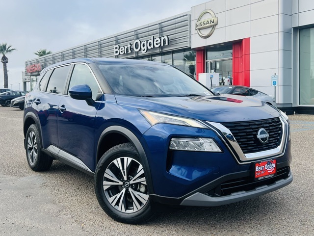 2022 Nissan Rogue SV's photo