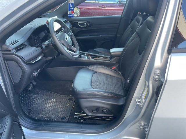 2025 Jeep Compass Latitude photo 3