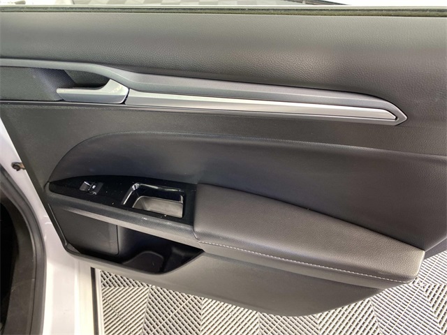 2014 Ford Fusion Titanium photo 22