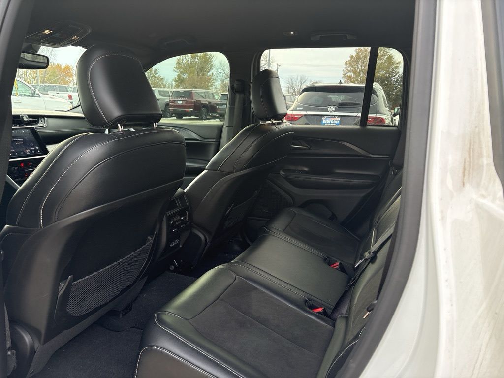 2023 Jeep Grand Cherokee Altitude photo 4