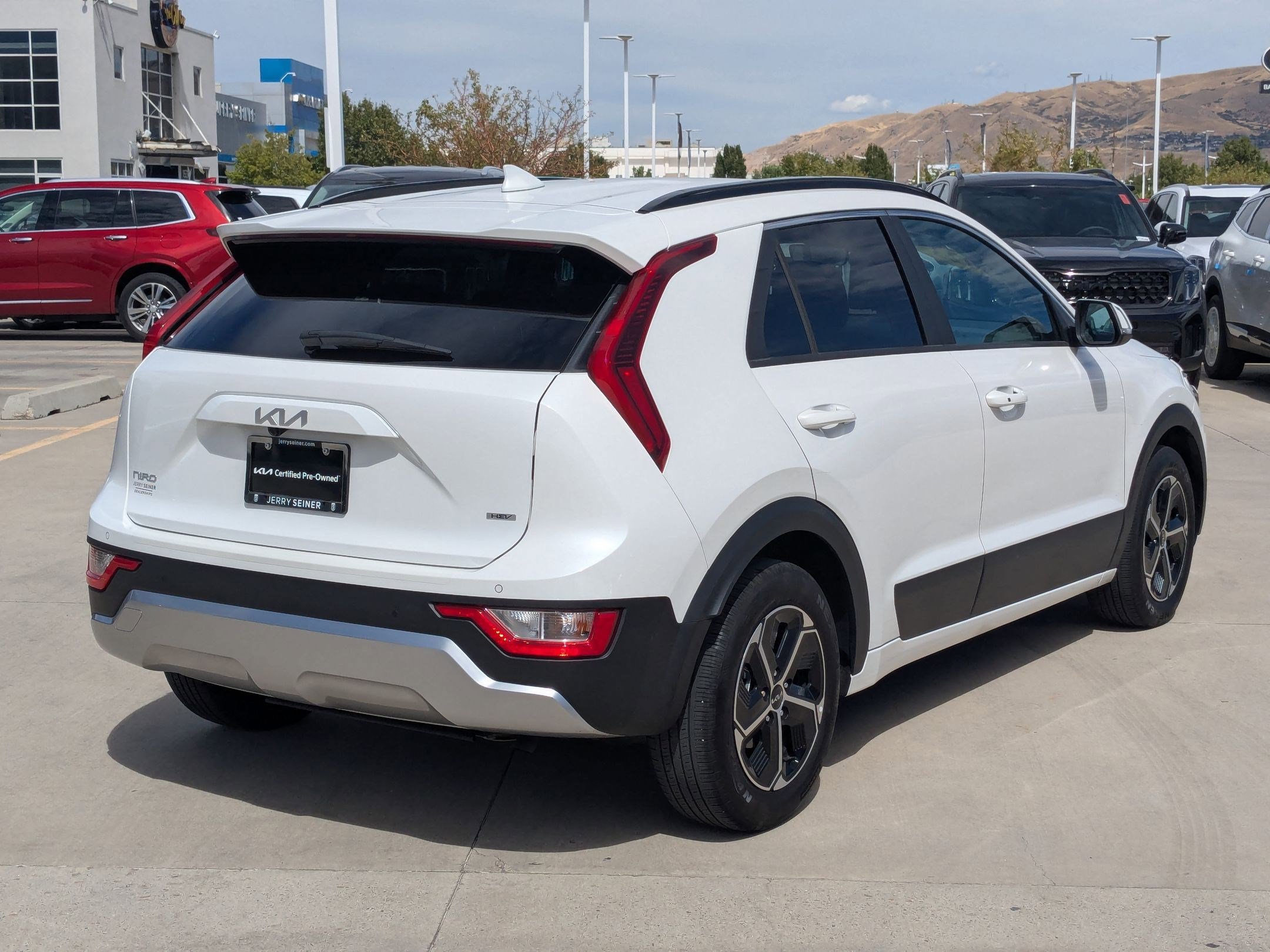2023 Kia Niro EX photo 2