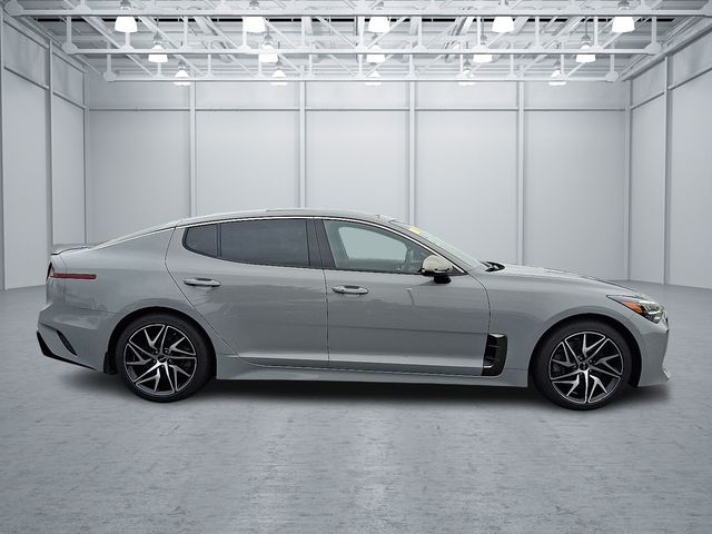 2022 Kia Stinger GT-Line photo 4