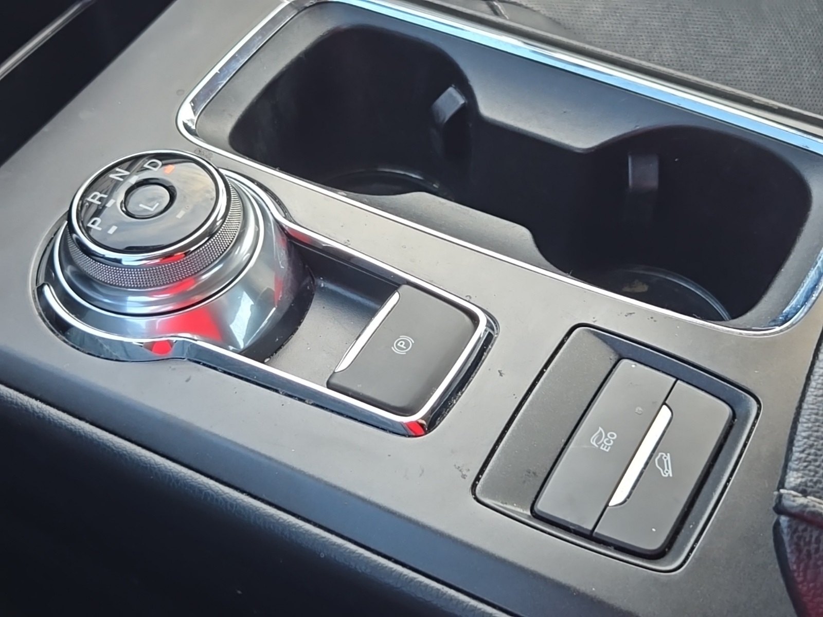 2018 Ford Fusion Hybrid Titanium photo 19