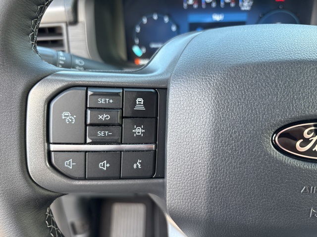 2025 Ford F-150 XLT photo 17