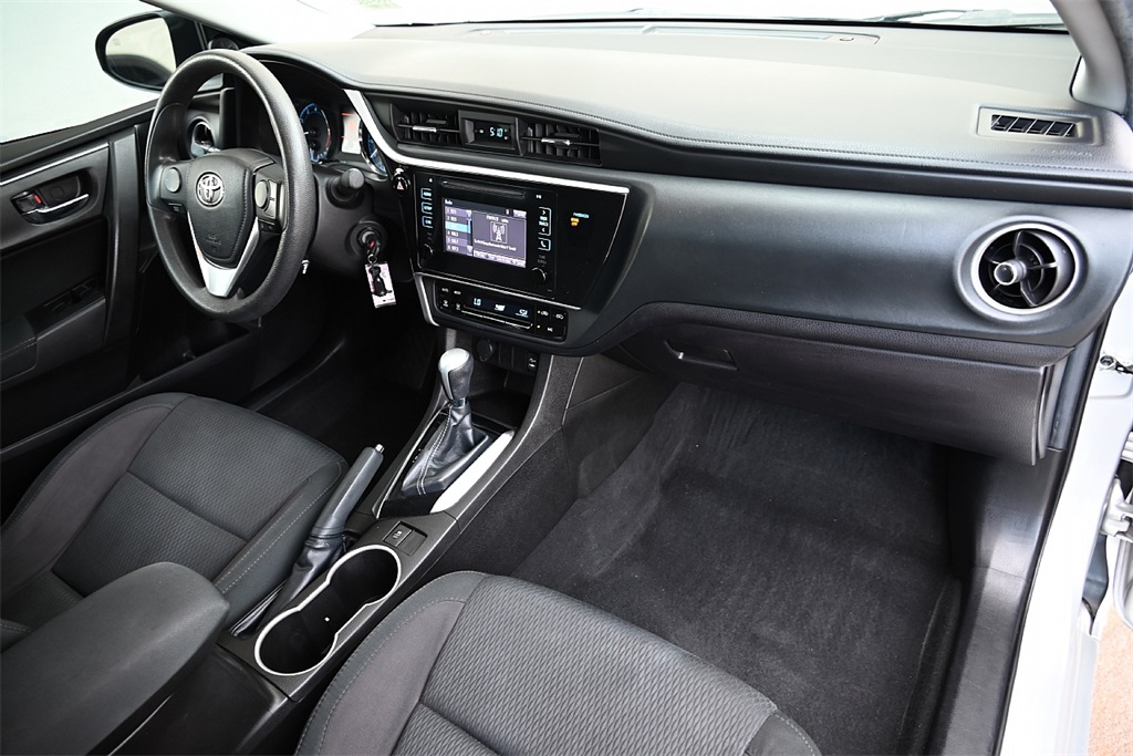 2019 Toyota Corolla L photo 8