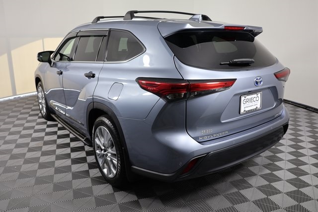 2022 Toyota Highlander Hybrid Limited photo 3
