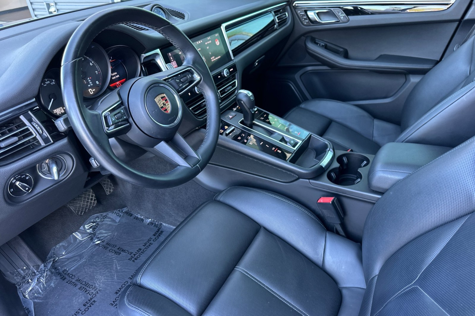 2023 Porsche Macan T photo 4