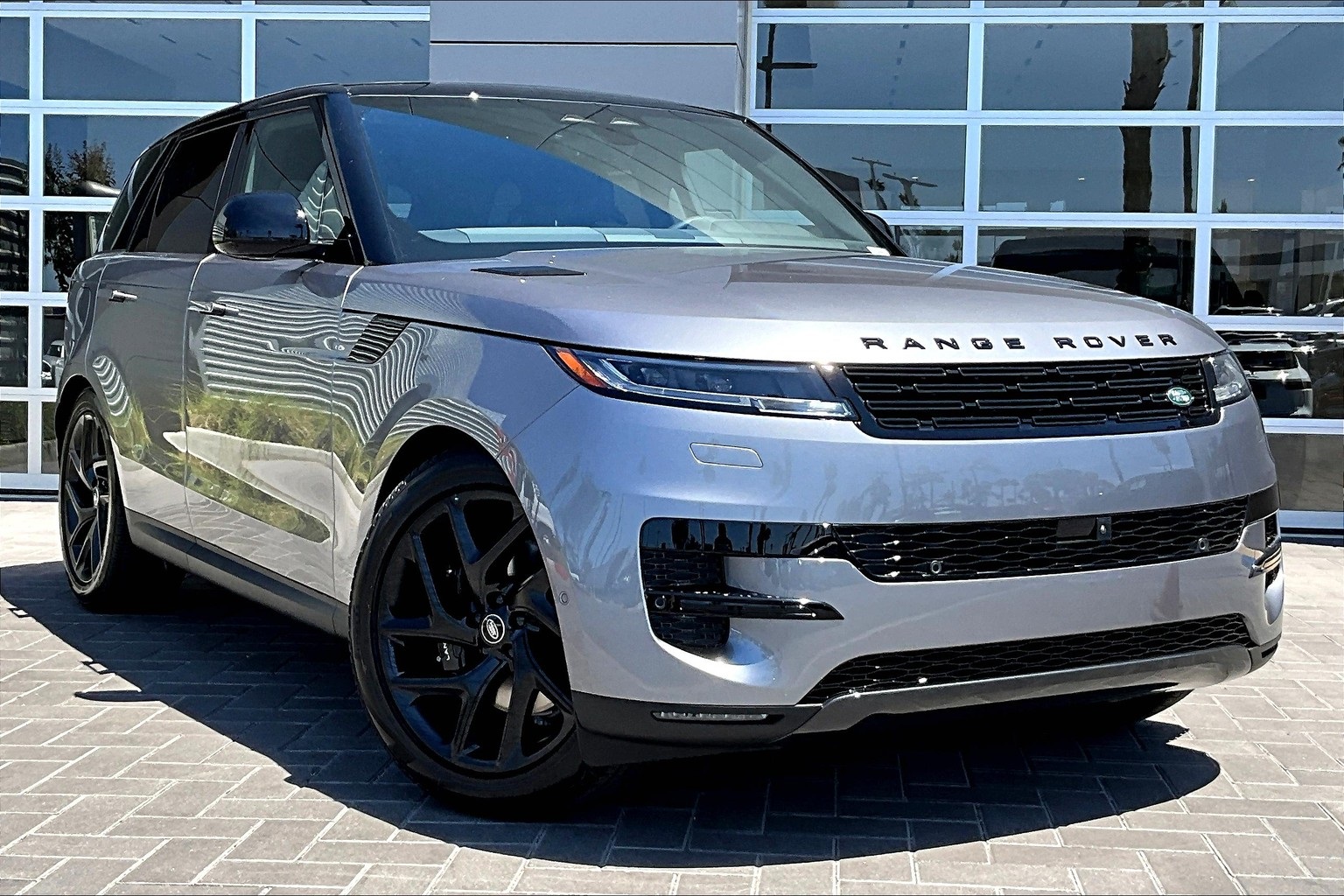 2025 Land Rover Range Rover Sport SE photo 2