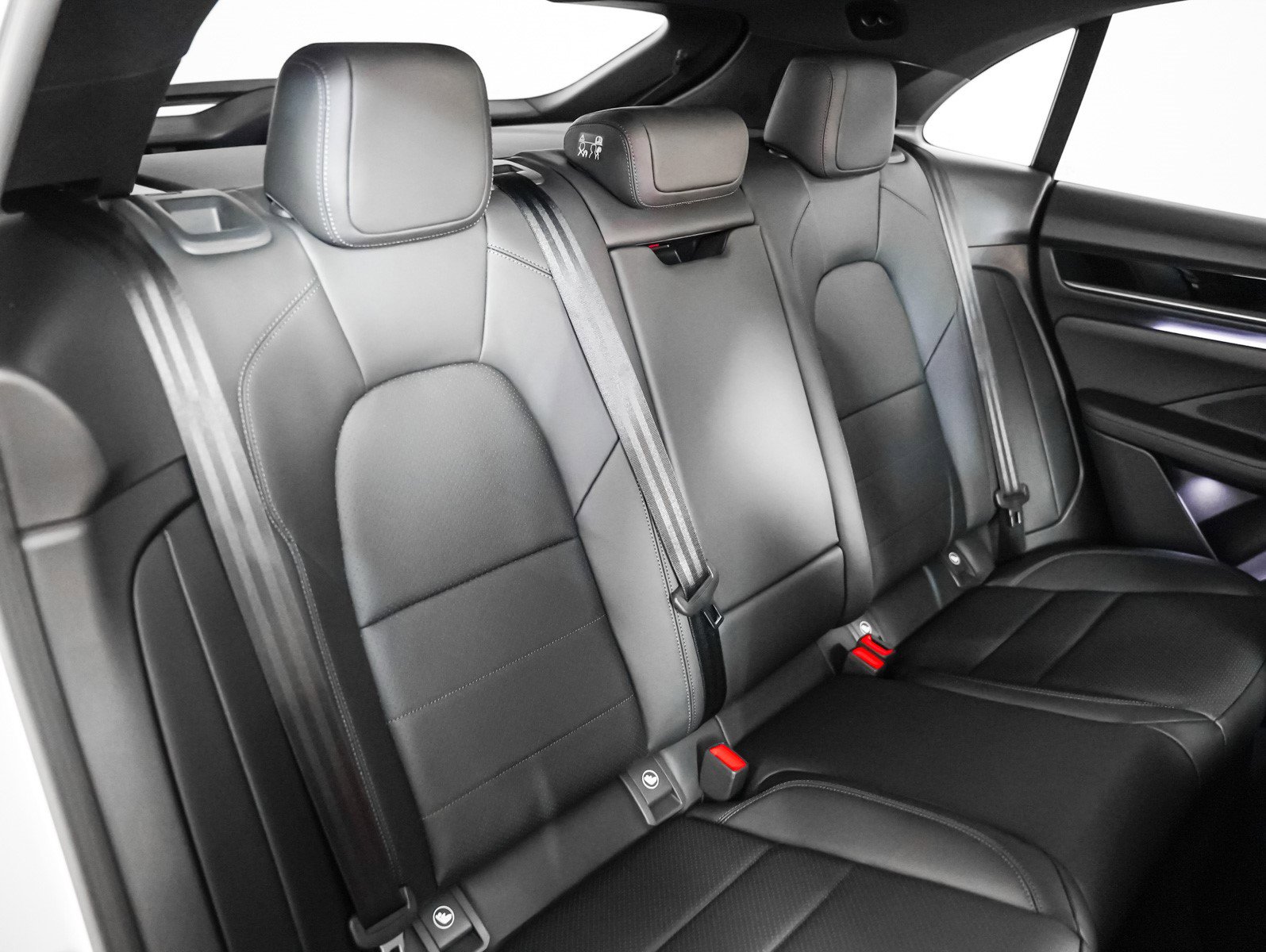 2025 Porsche Macan Electric photo 6