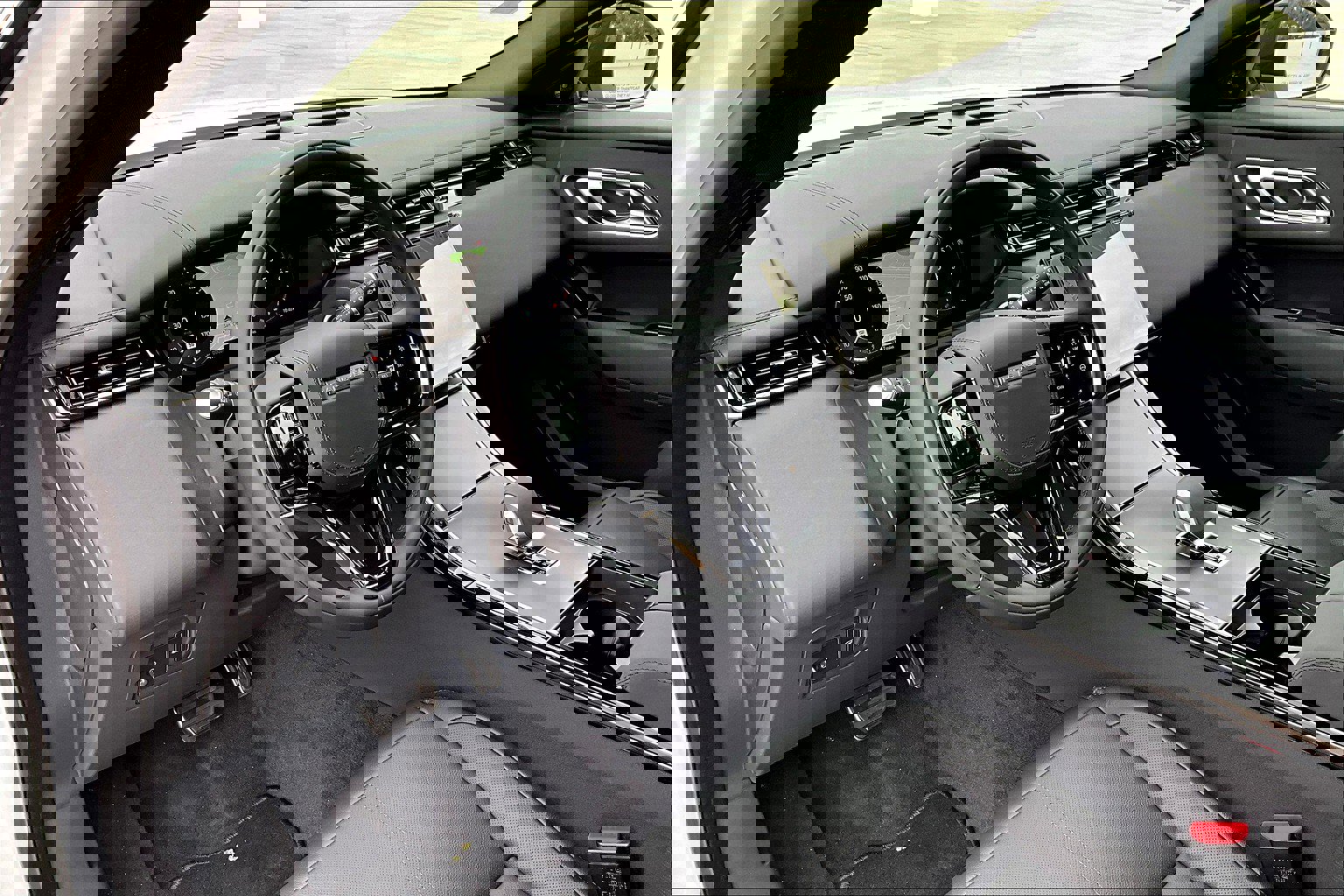 2026 Land Rover Range Rover Velar SE photo 4