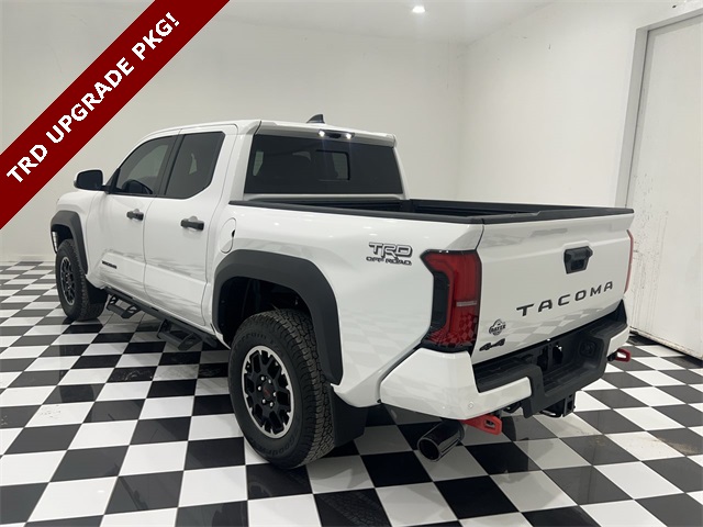 2024 Toyota Tacoma TRD Off-Road photo 3