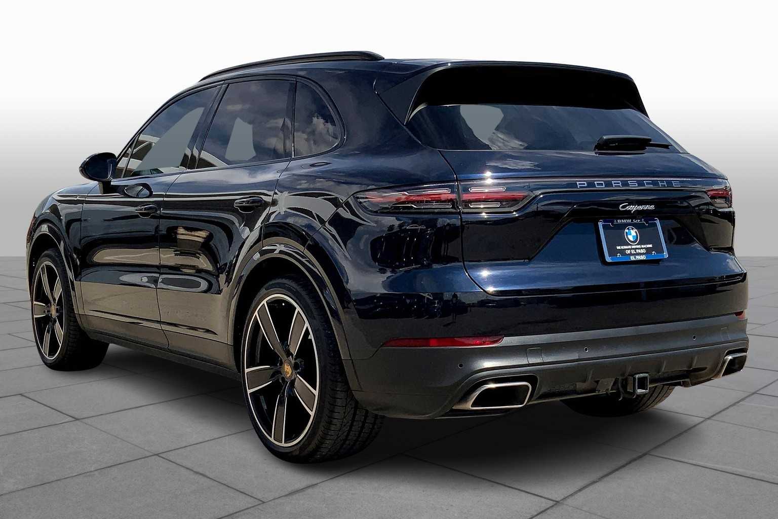 2022 Porsche Cayenne Base photo 11