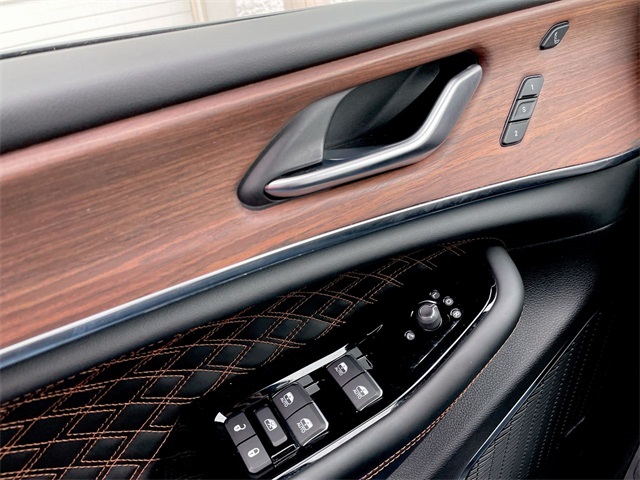 2024 Jeep Grand Cherokee L Summit photo 4