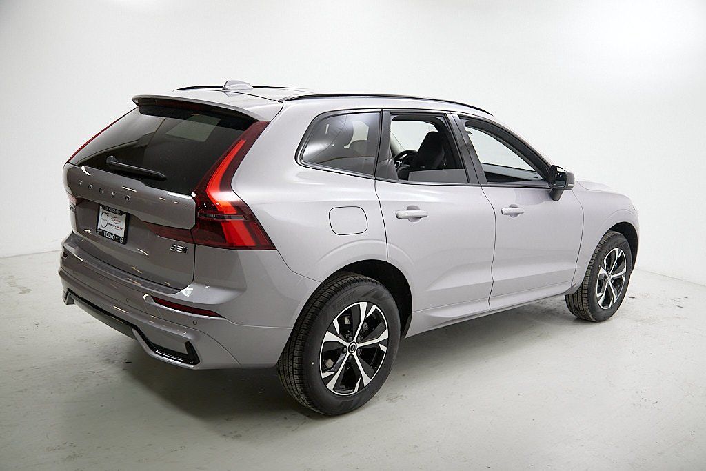 2026 VOLVO XC60 - Image 8