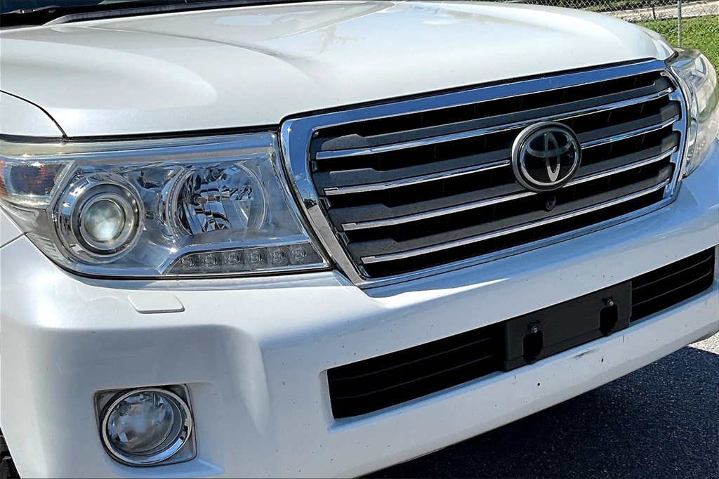 2015 Toyota Land Cruiser Base photo 30