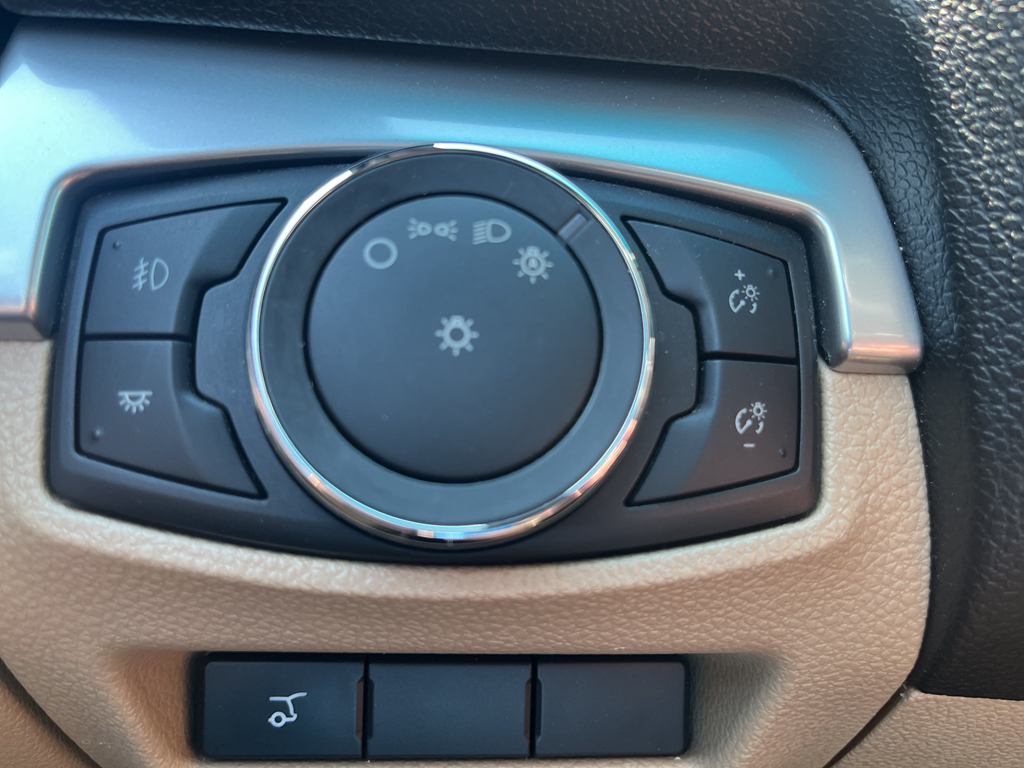 2016 Ford Explorer XLT photo 27