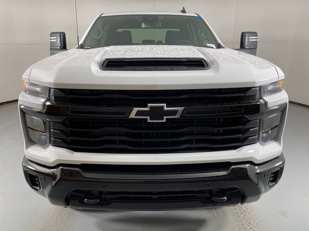 2026 Chevrolet Silverado 2500HD Custom photo 4