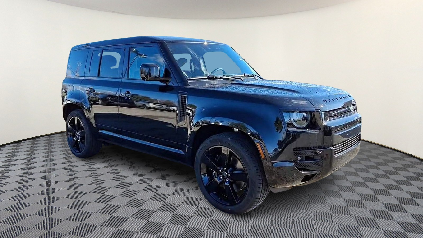 2025 Land Rover Defender 110 photo 3