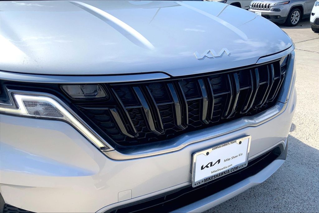 2023 Kia Carnival LX photo 23