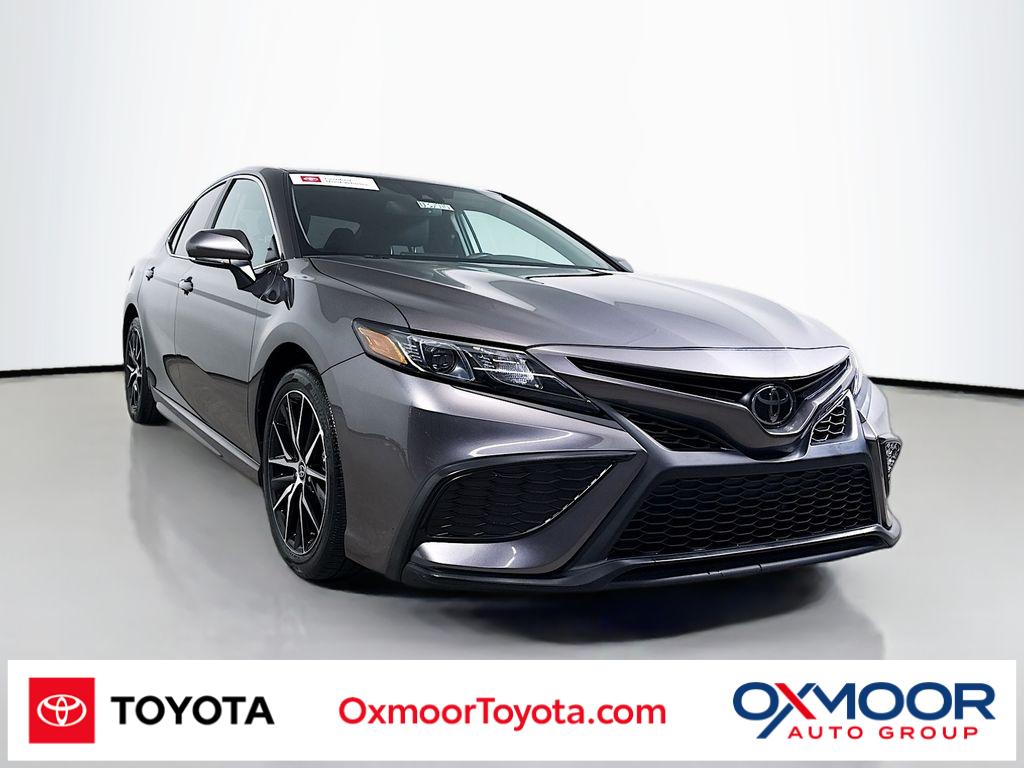 2024 Toyota Camry SE's photo