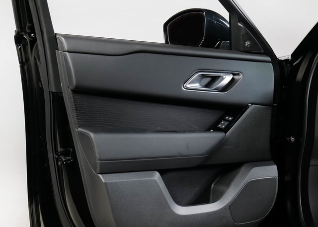 2026 Land Rover Range Rover Velar SE photo 18