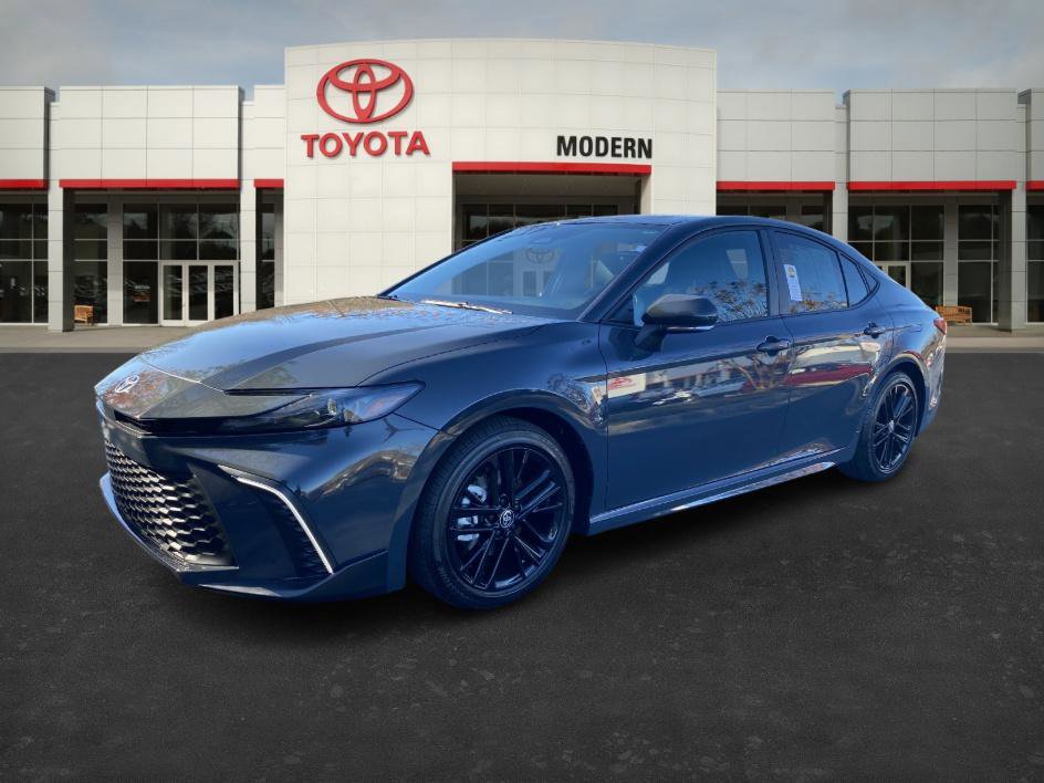 2025 Toyota Camry SE's photo