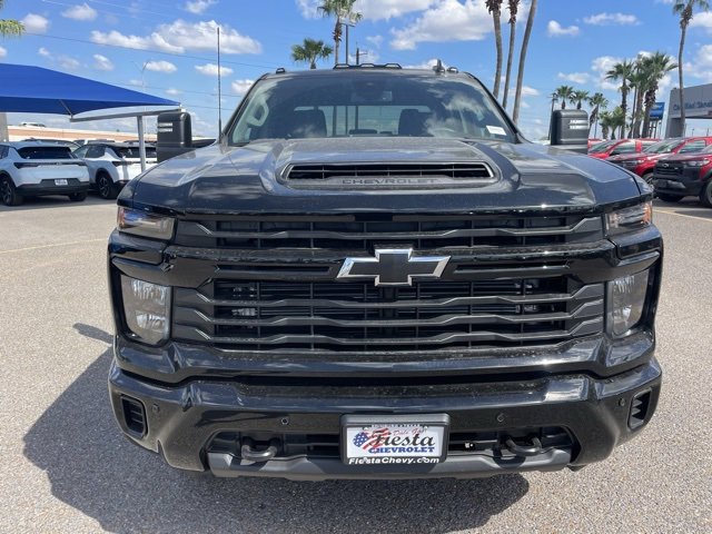 2026 Chevrolet Silverado 2500HD Custom photo 2
