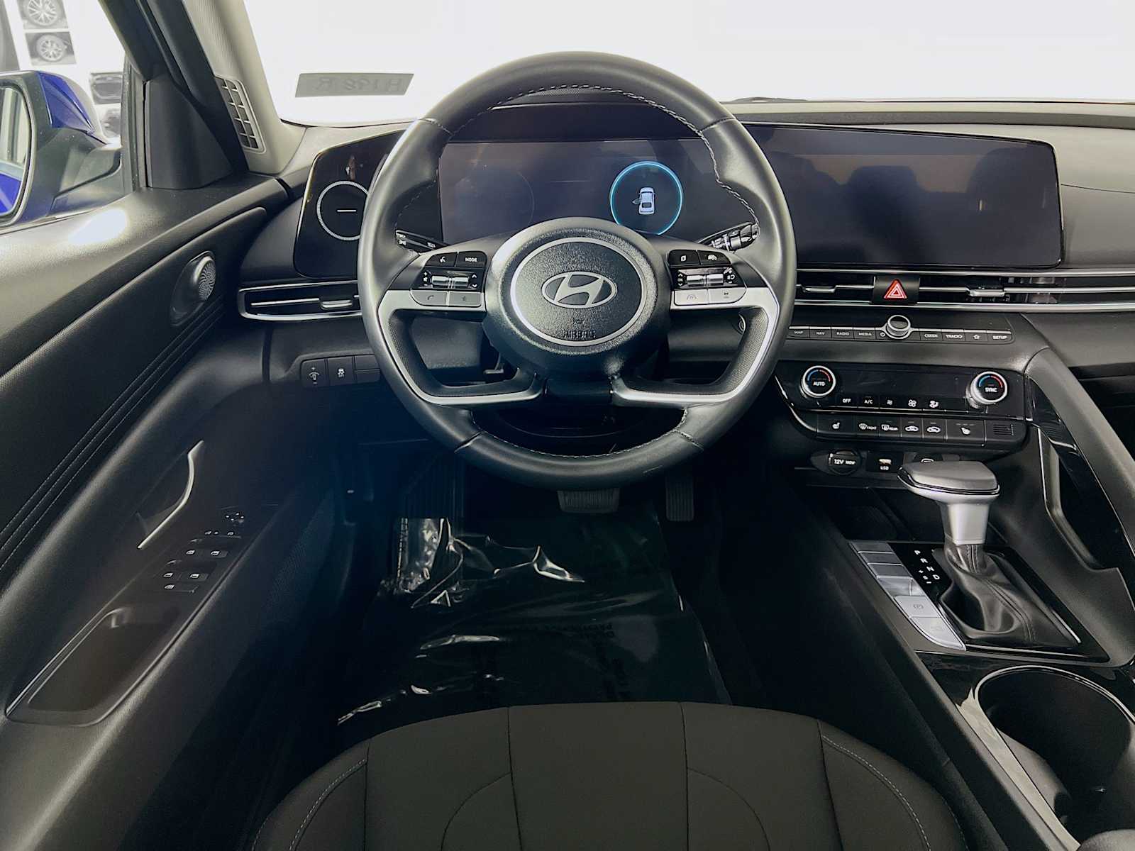 2024 Hyundai Elantra SEL Convenience photo 22