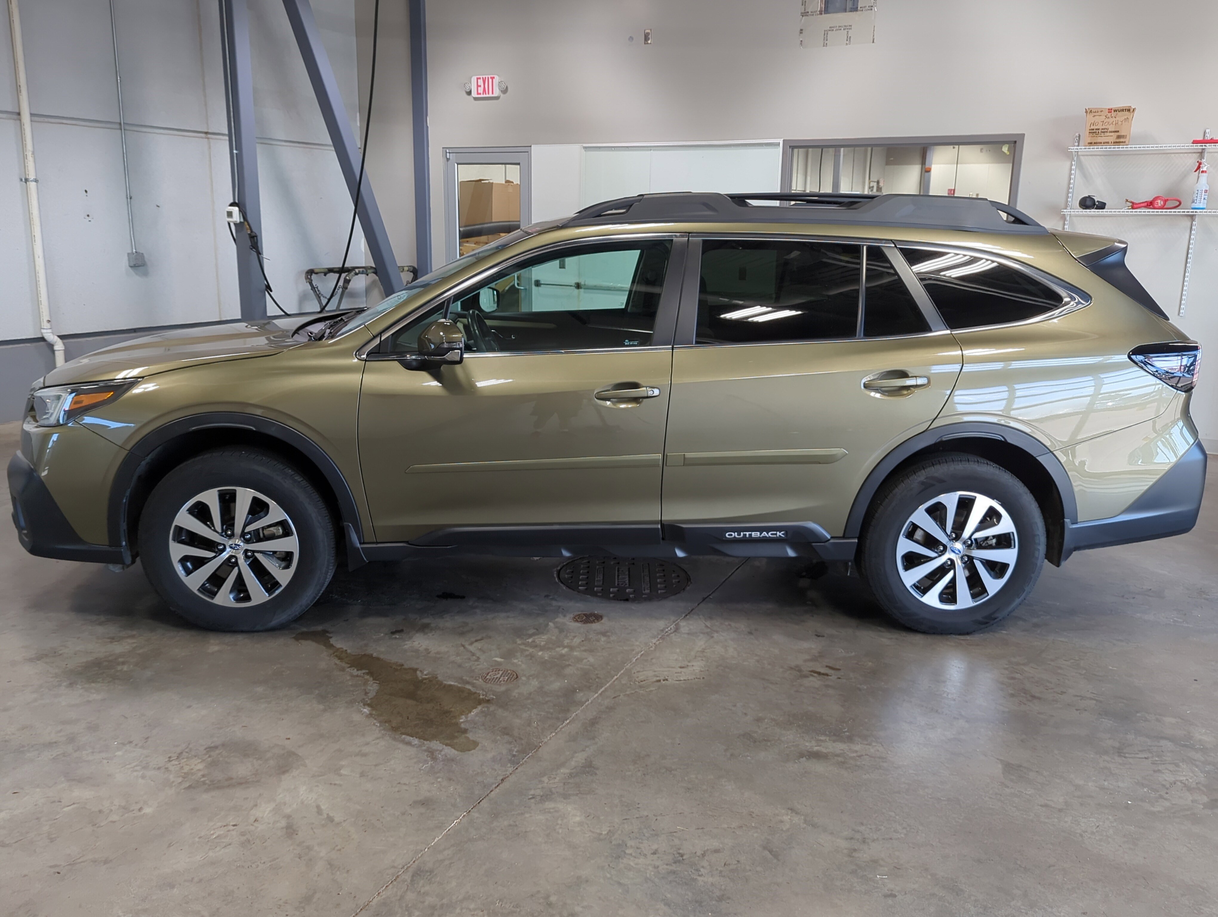 2020 Subaru Outback Premium photo 4