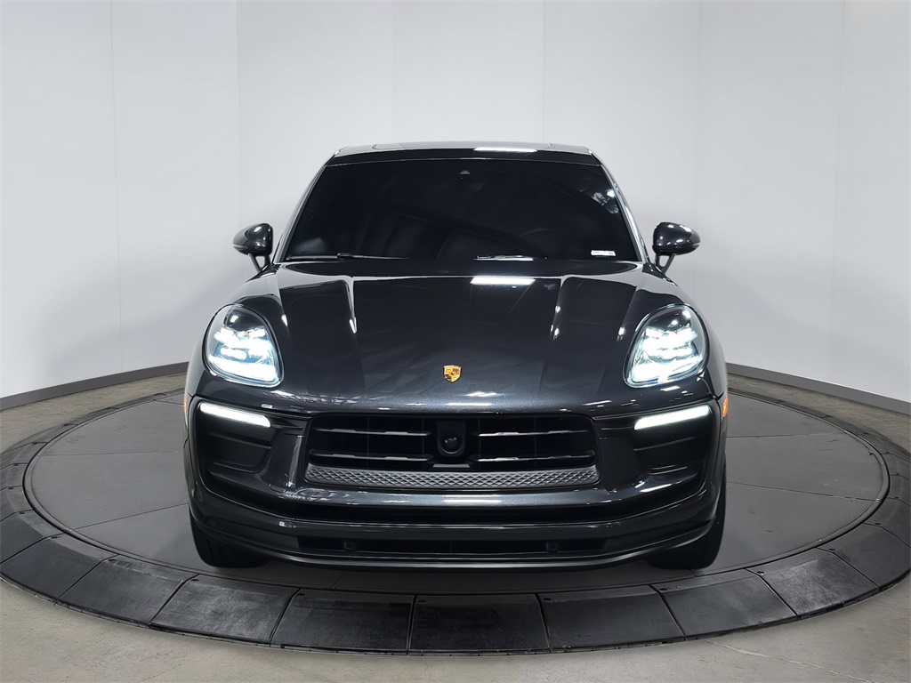 2023 Porsche Macan T photo 2