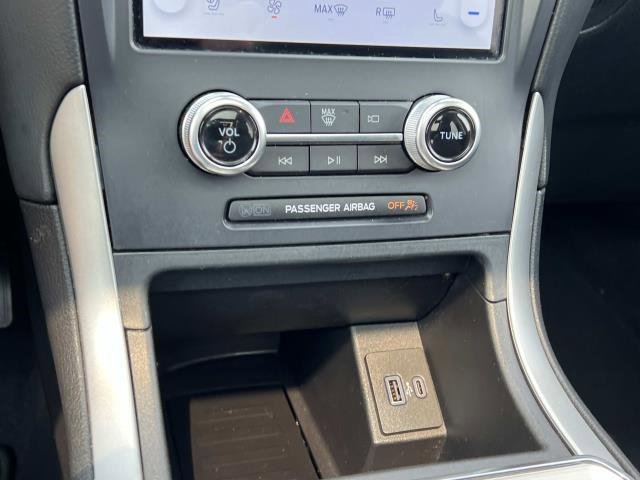 2022 Ford Edge SEL photo 23