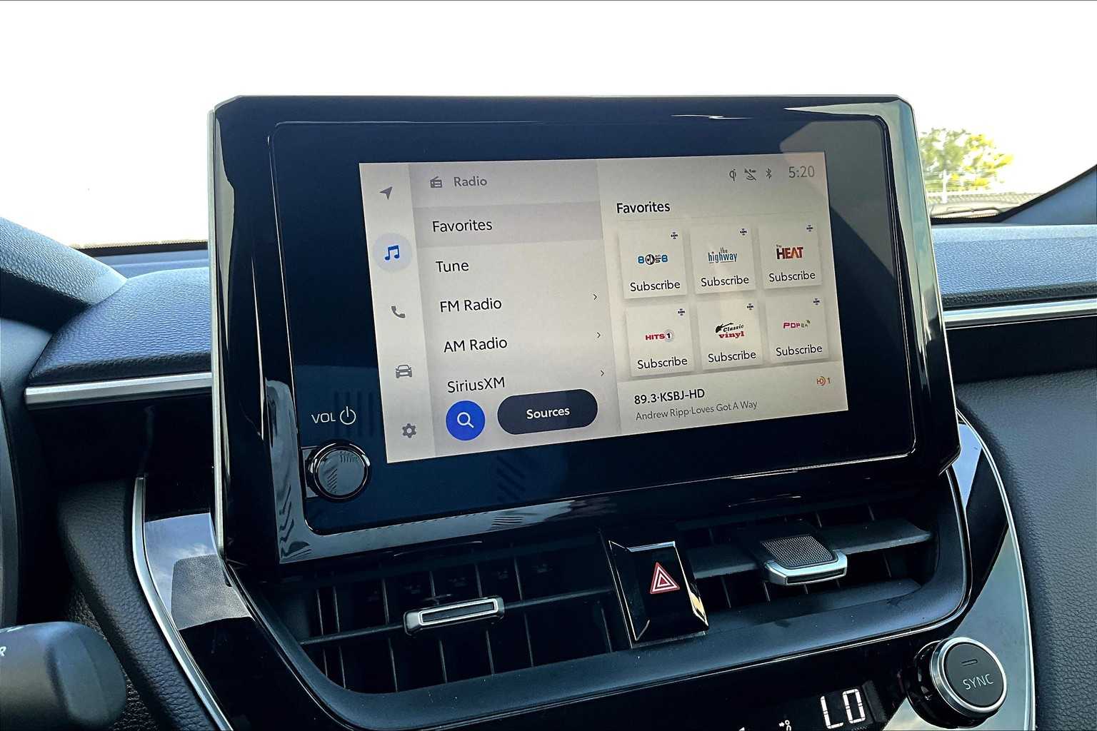2024 Toyota Corolla Cross Hybrid XSE photo 32