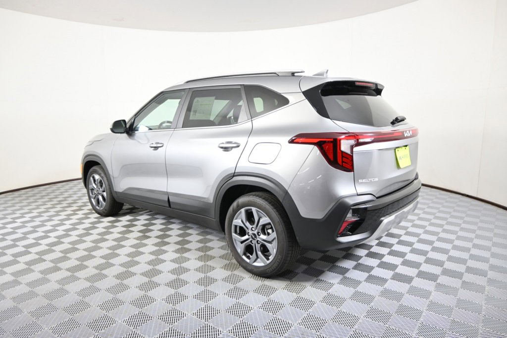 2024 Kia Seltos S photo 4