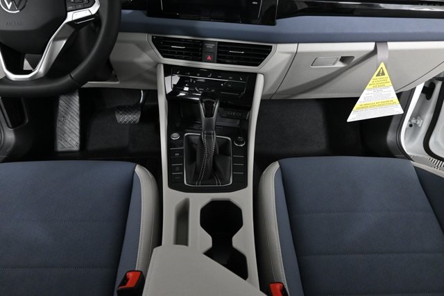 2025 Volkswagen Jetta 1.5T SE photo 13