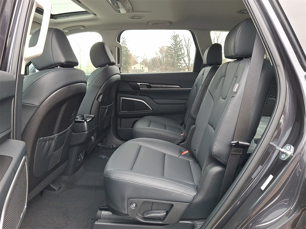 2025 Kia Telluride S photo 4