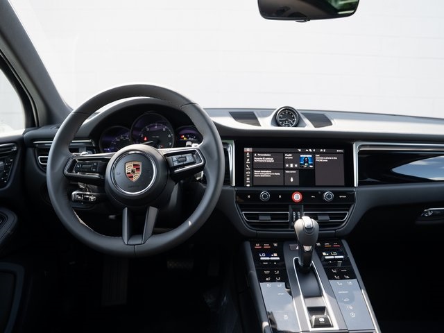 2026 Porsche Macan T photo 21