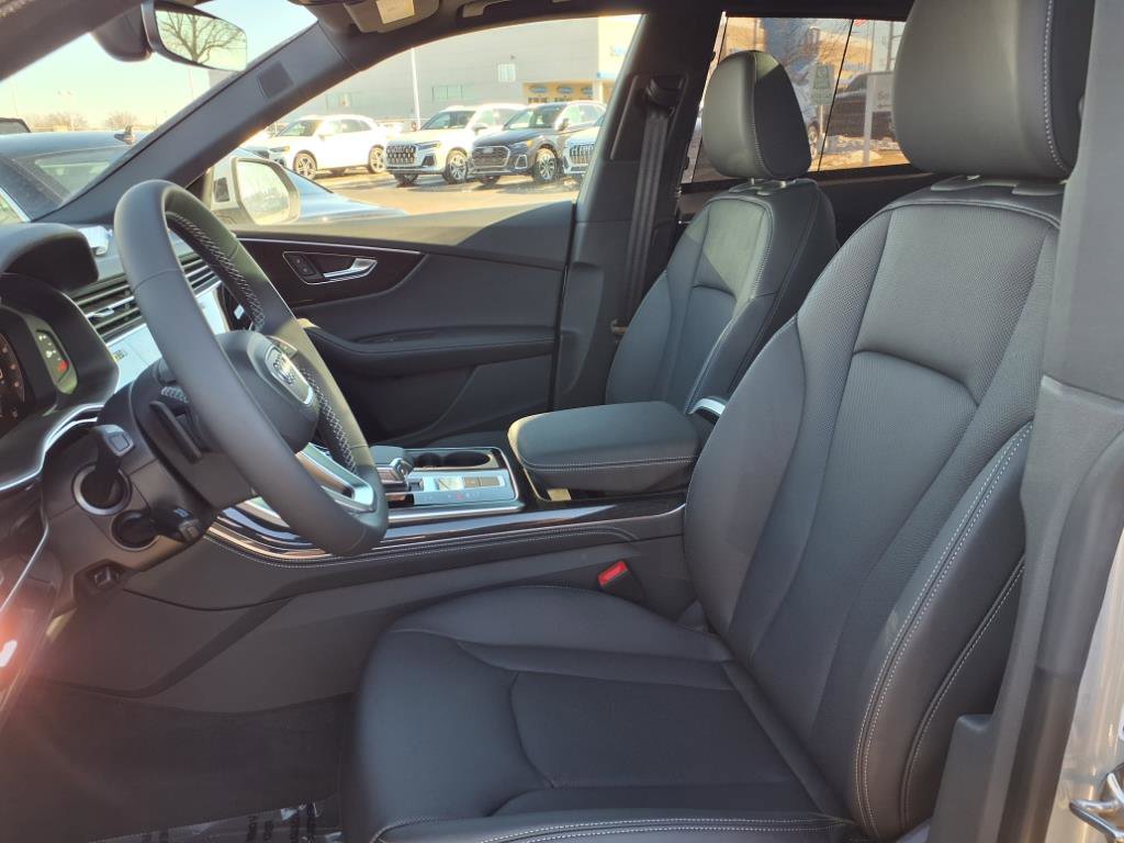 2025 Audi Q8 Premium Plus photo 4