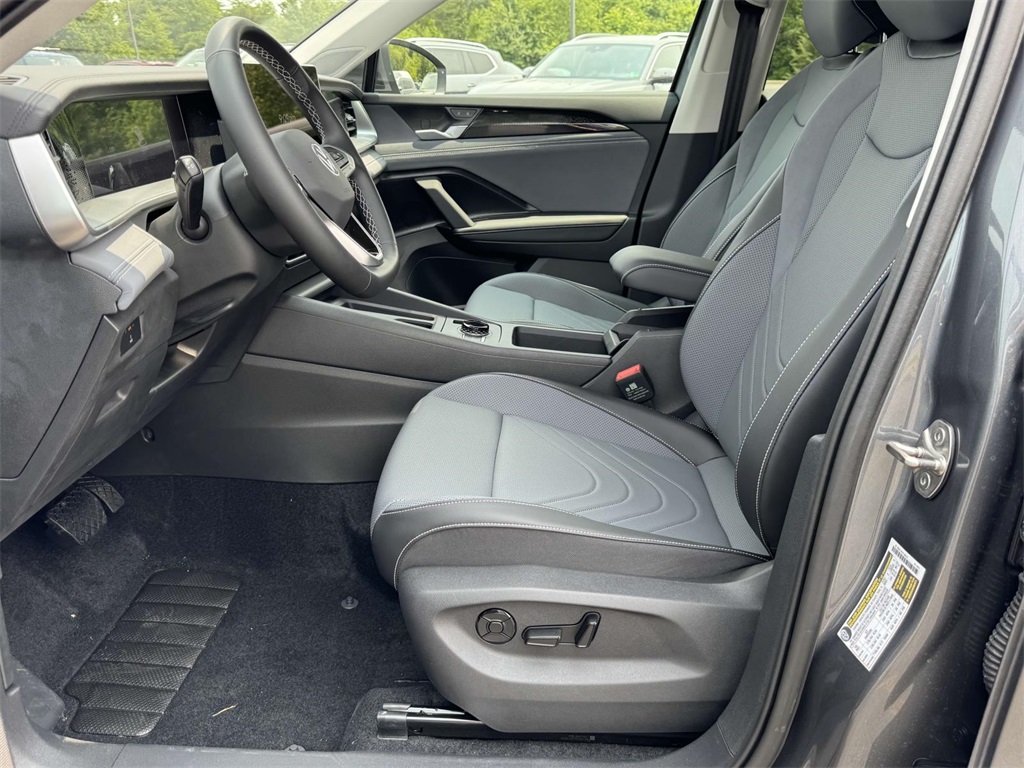 2025 Volkswagen Tiguan SE photo 10