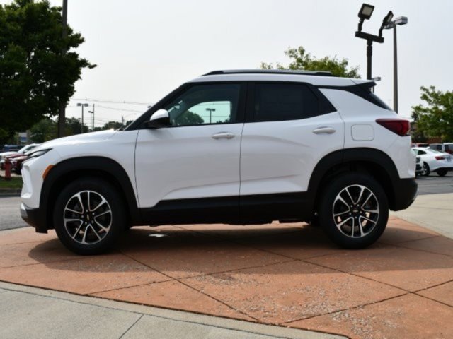 2024 Chevrolet Trailblazer LT photo 2