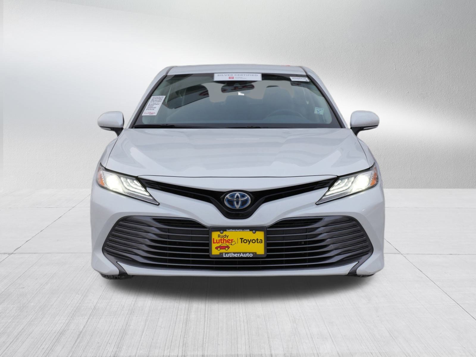 Certified 2019 Toyota Camry XLE Hybrid with VIN 4T1B21HK7KU512022 for sale in Golden Valley, Minnesota